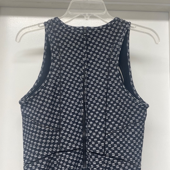 Lululemon &Go Til Dawn Dress Black White Deep Dive EUC - Picture 10 of 13